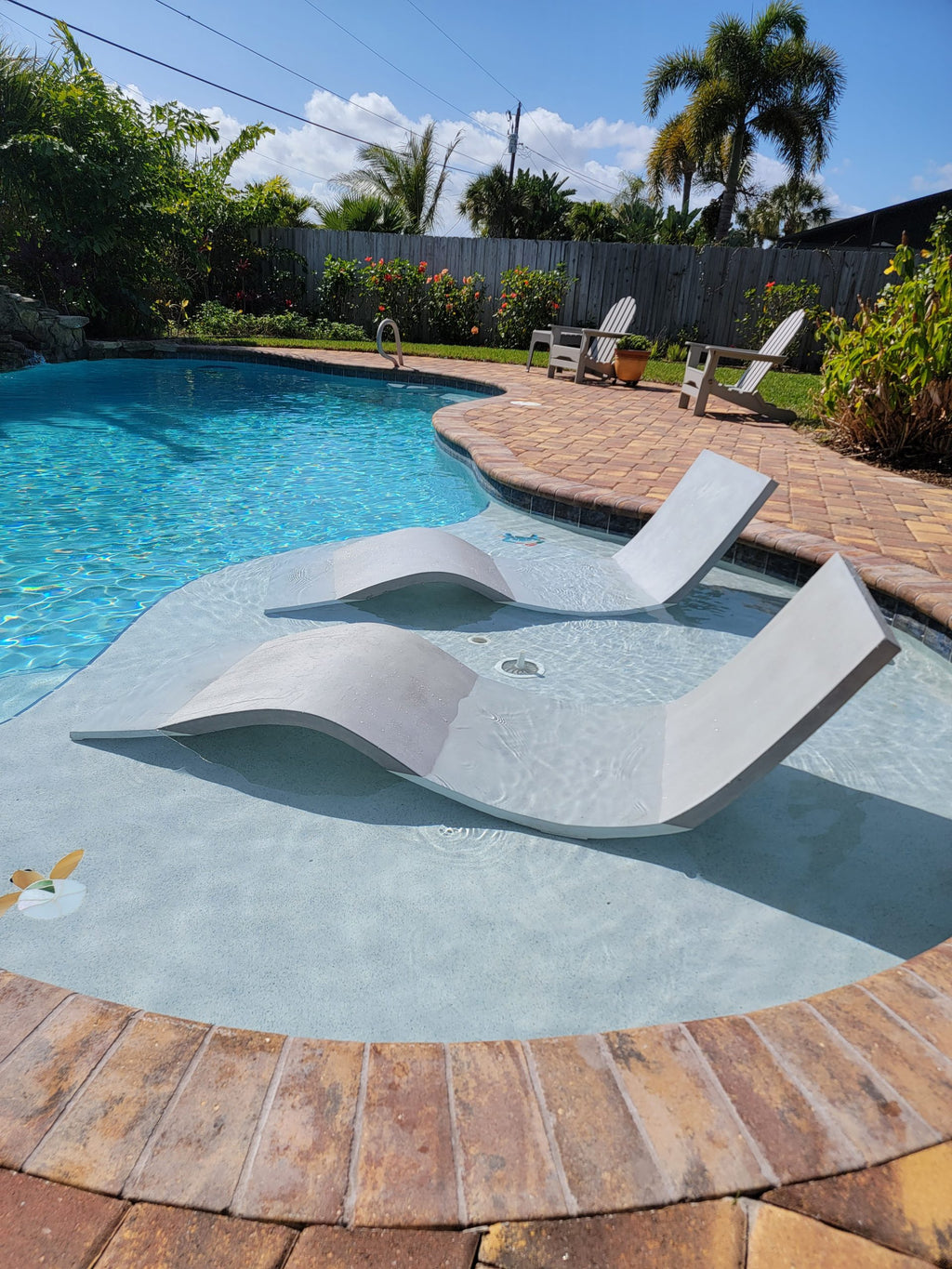 Gray Sun Shelf Lounger image 0