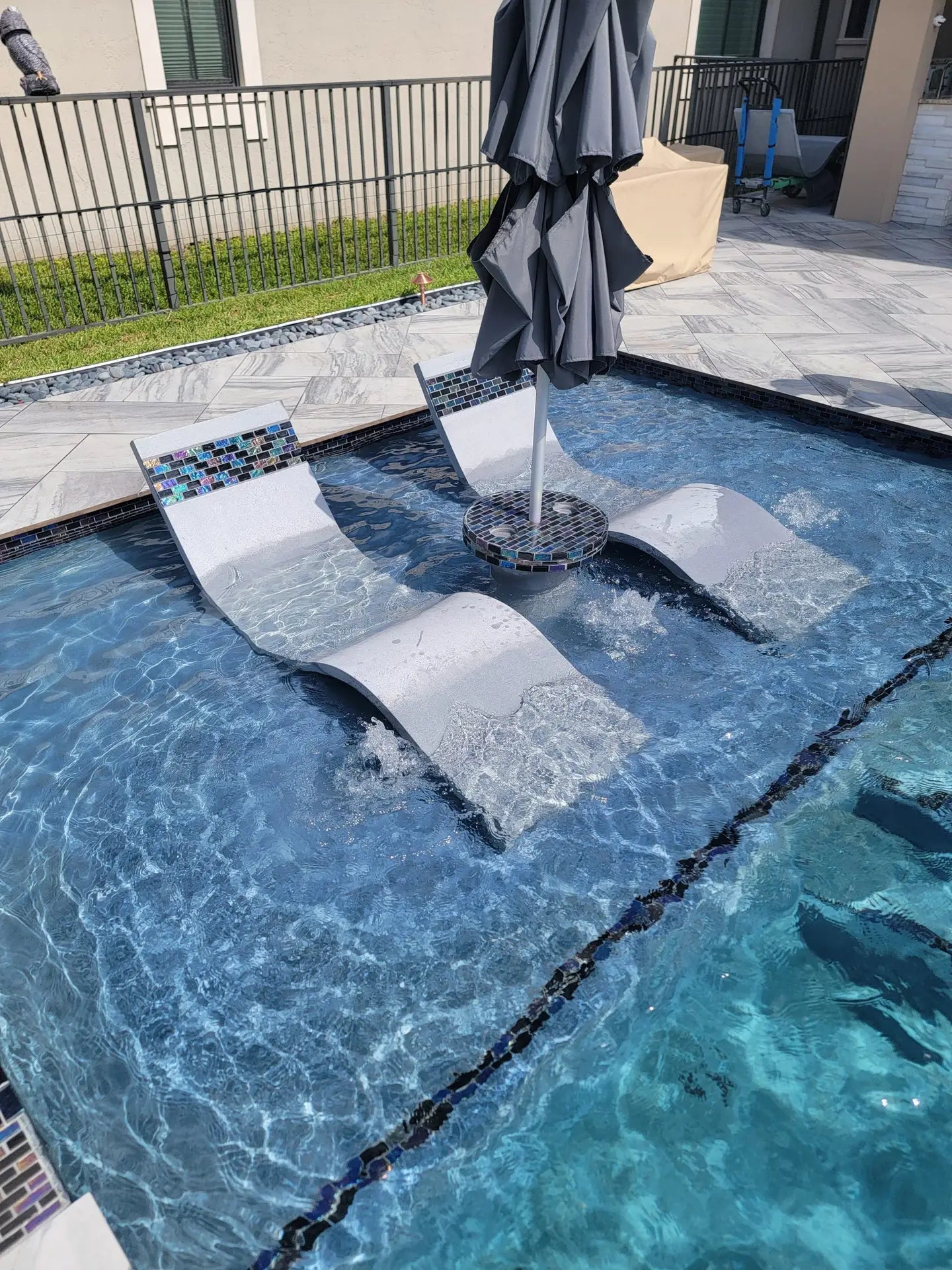 Gray Sun Shelf Lounger With Glass Tile image 0