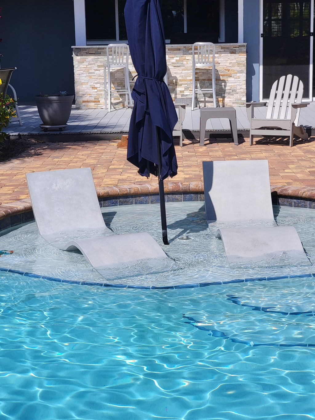 Gray Sun Shelf Lounger image 1