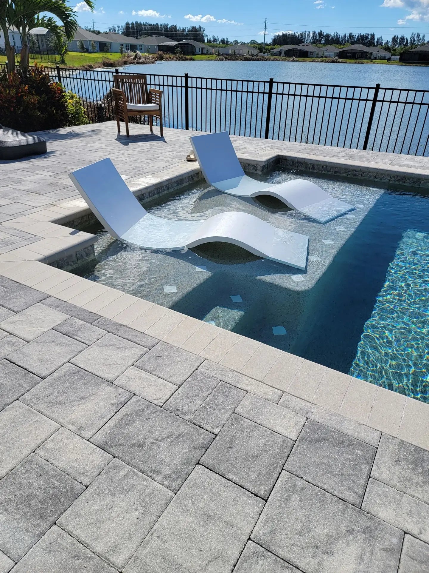 Luxury Swimming Pool Lounger in White Polished Finish image 2