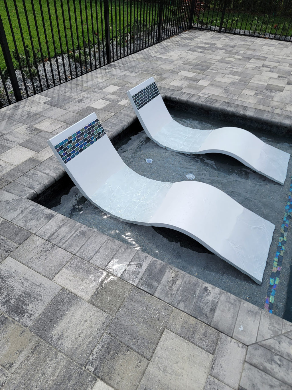 White Sun Shelf Lounger with Blue Glass Tile image 1